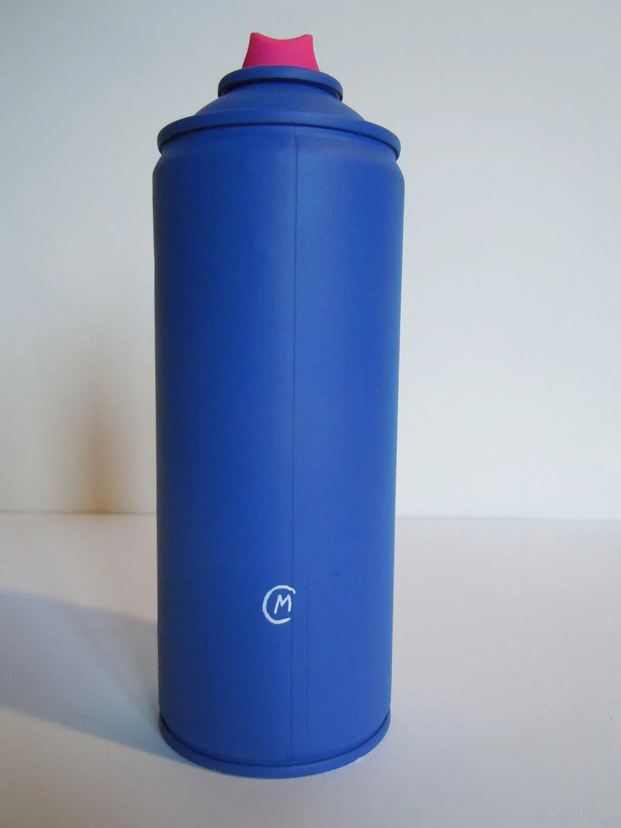 aérosol bleu électrique, fantôme rose fluo et yeux blancs