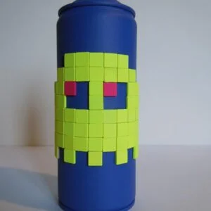 aérosol bleu électrique, fantôme jaune fluo et yeux roses