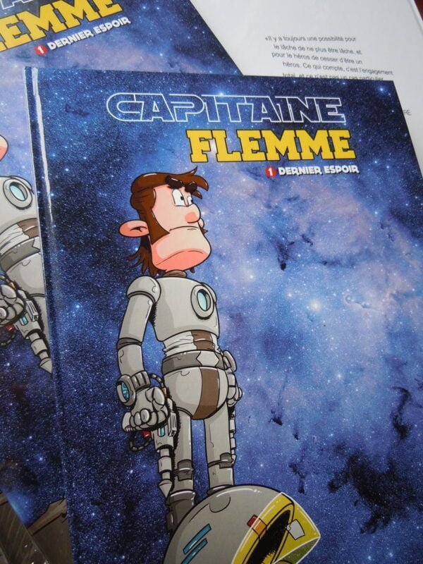 Les albums de tome 1 de Capitaine Flemme avant expédition.