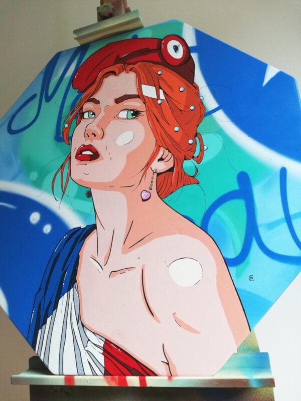 Photo de la peinture de Marianne sur un panneau. On voit le tableau de coté avec Marianne qui semble nous fixer.