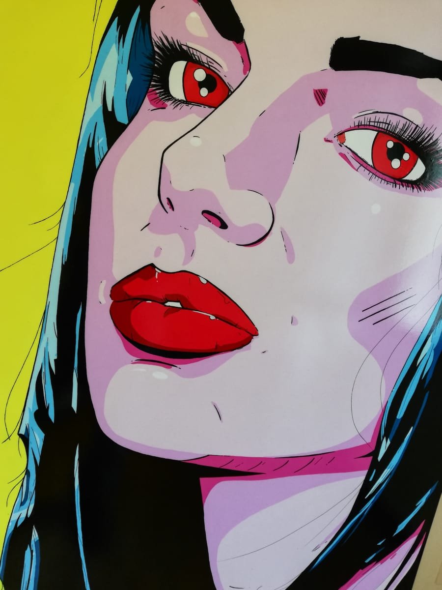 Vue en gros plan du visage du personnage sur la toile. Personnage traité comme un personnage de BD réaliste. On voit très nettement sur cette photo la qualité du trait au pinceau et la profondeur des couleurs.